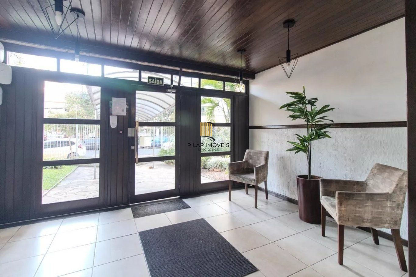 Apartamento 2 Quartos com Suíte e Pátio no Menino Deus