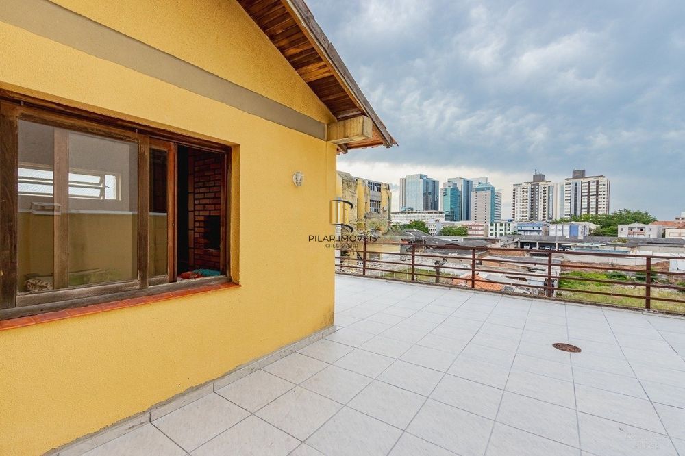 Apartamento com 1 Suite, sacada e 1 vaga de garagem no bairro Cidade Baixa