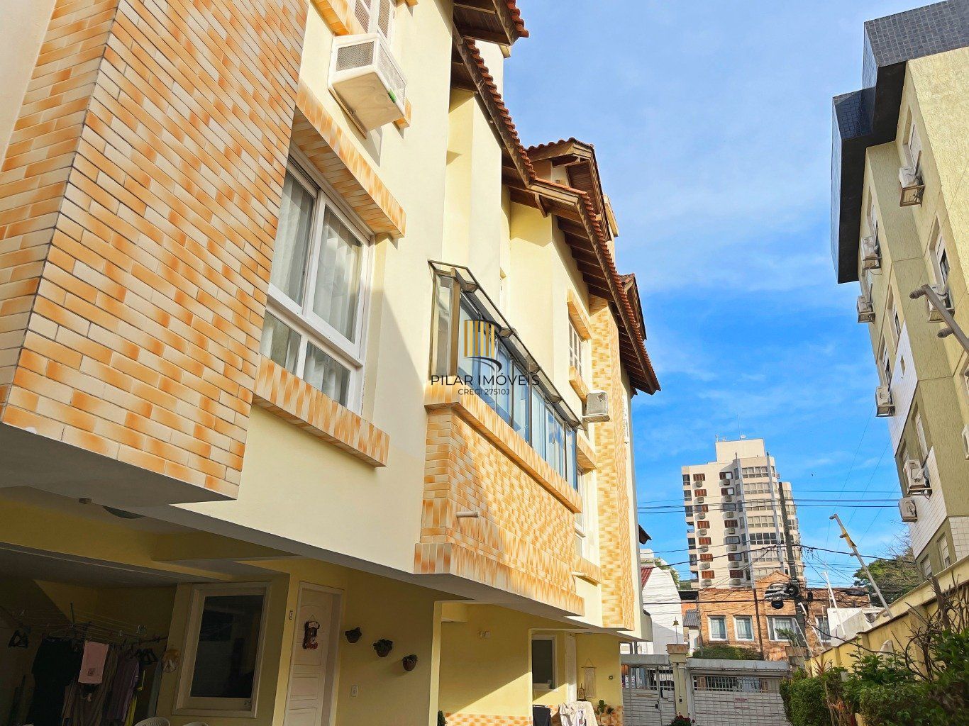 Casa com 3 quartos e 2 vagas em condomínio fechado no bairro Tristeza