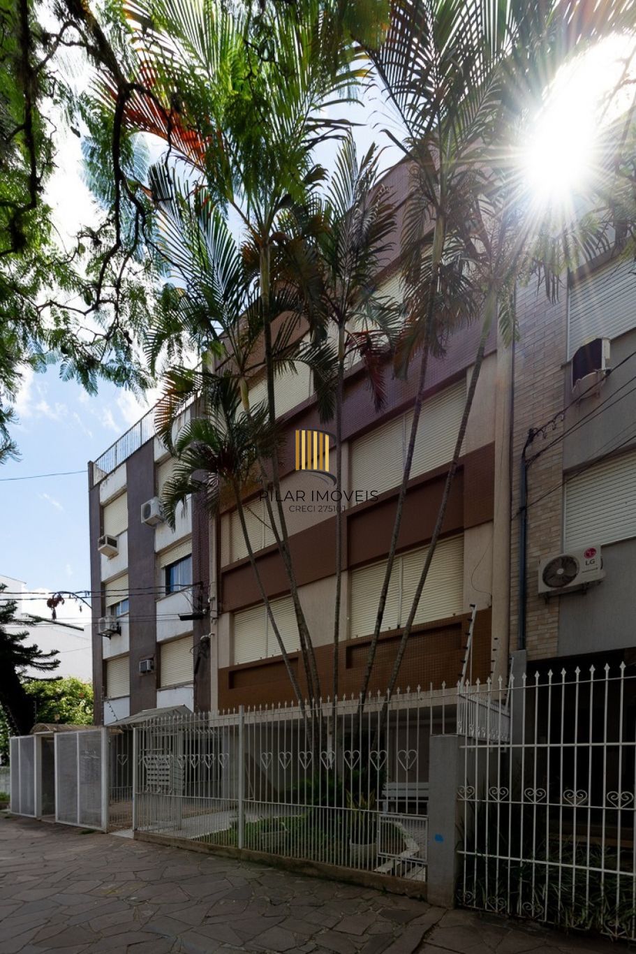 Apartamento JK com 1 dormitório e 54m² à venda em Menino Deus, Porto Alegre.