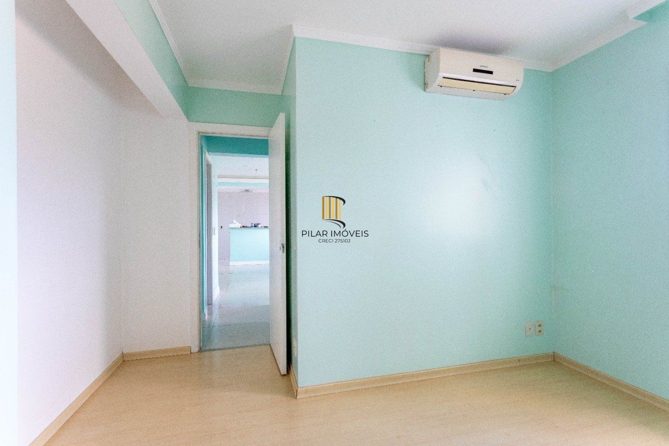 Apartamento com 2 quartos, 1 vaga e elevador no Bairro Vila Ipiranga.