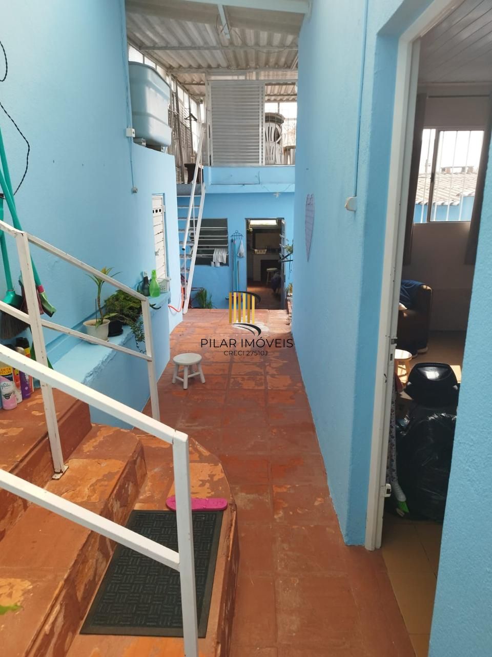 Casa geminada com 3 quartos, vaga de garagem e sacada no bairro Jardim Sabara