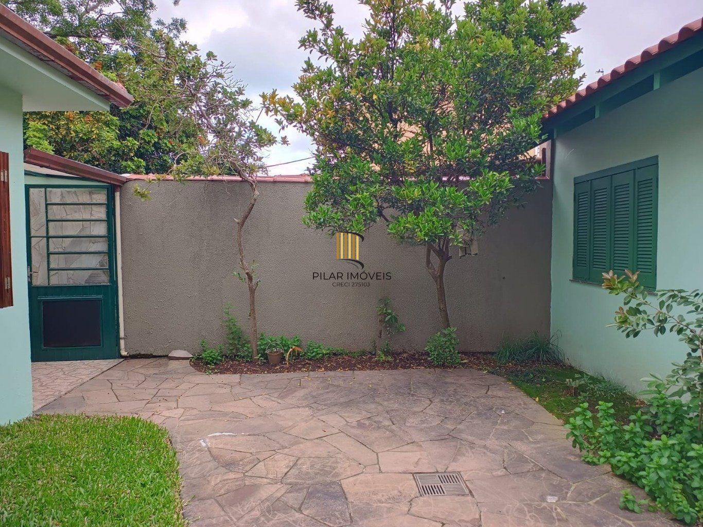 Casa semi mobiliada de 224m² com 3 quartos, 2 vagas de garagem em Canoas.