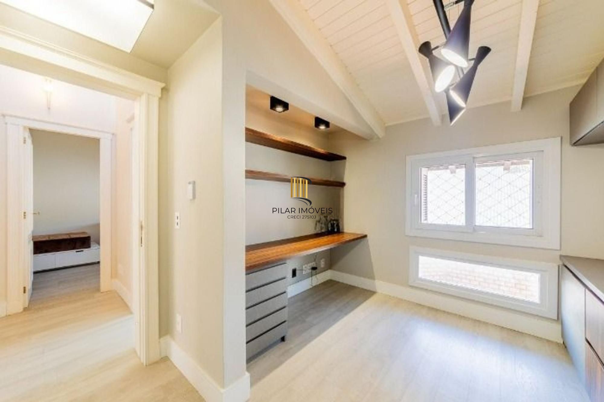 Casa em Condomínio com 5 quartos e 390m² à venda em Boa Vista, Porto Alegre.