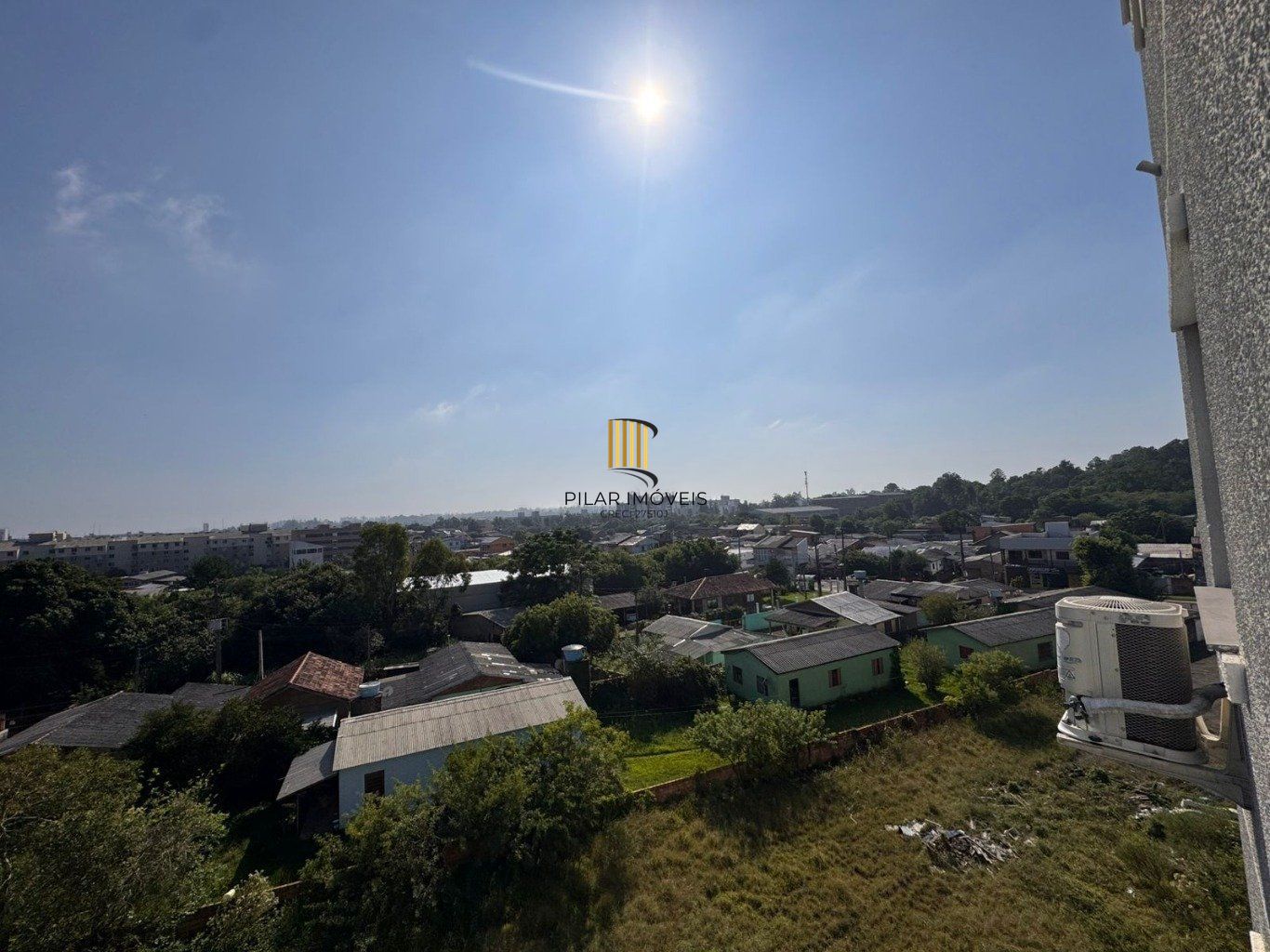 Apartamento de 2 dormitórios, elevador e 1 vaga de garagem em Canoas.