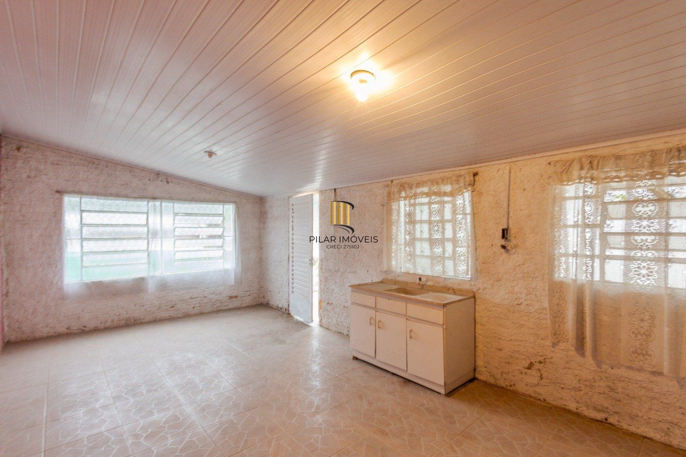 Casa de 3 dormitórios, 4 banheiros, 3 vagas de garagem no bairro Agronomia