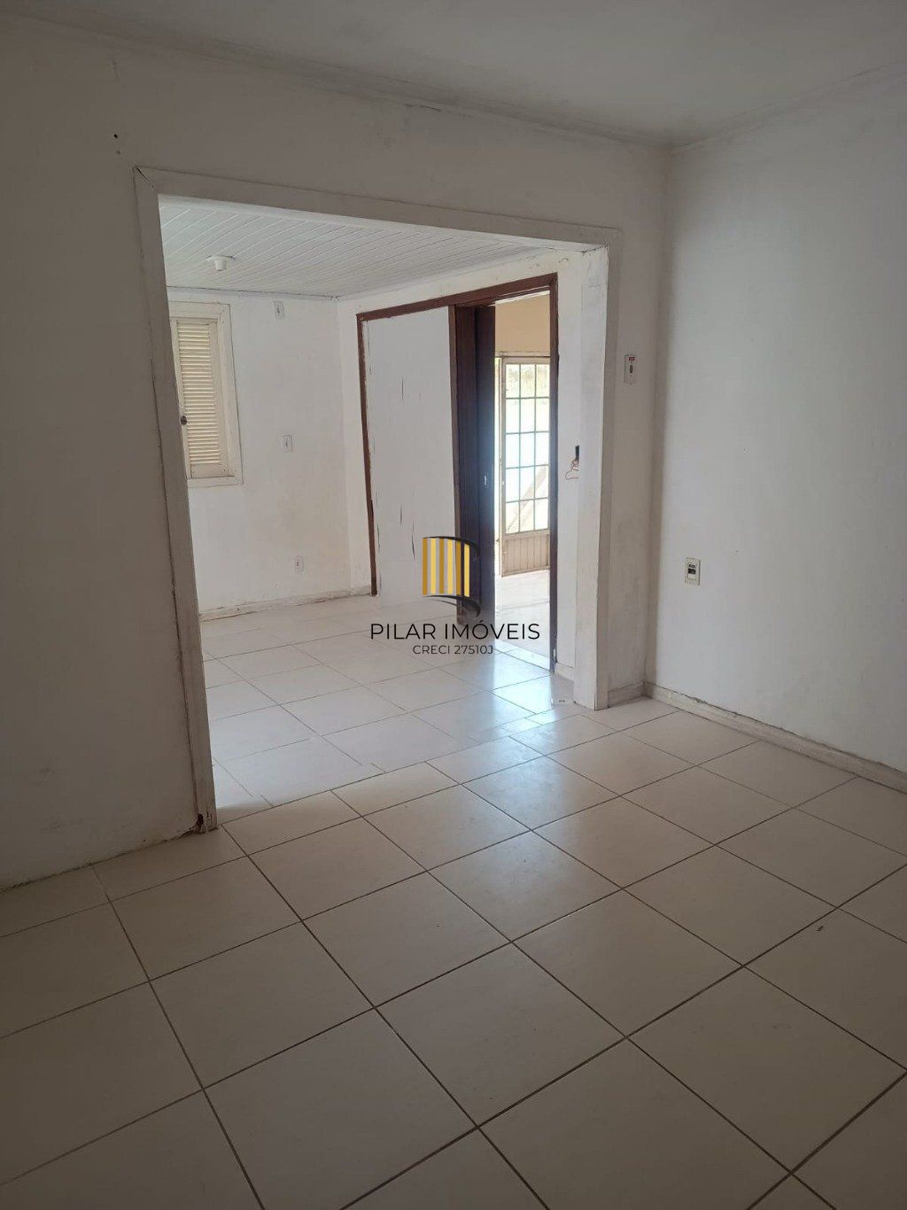 Casa com 2 dormitórios e 2 vagas de garagem em Canoas.