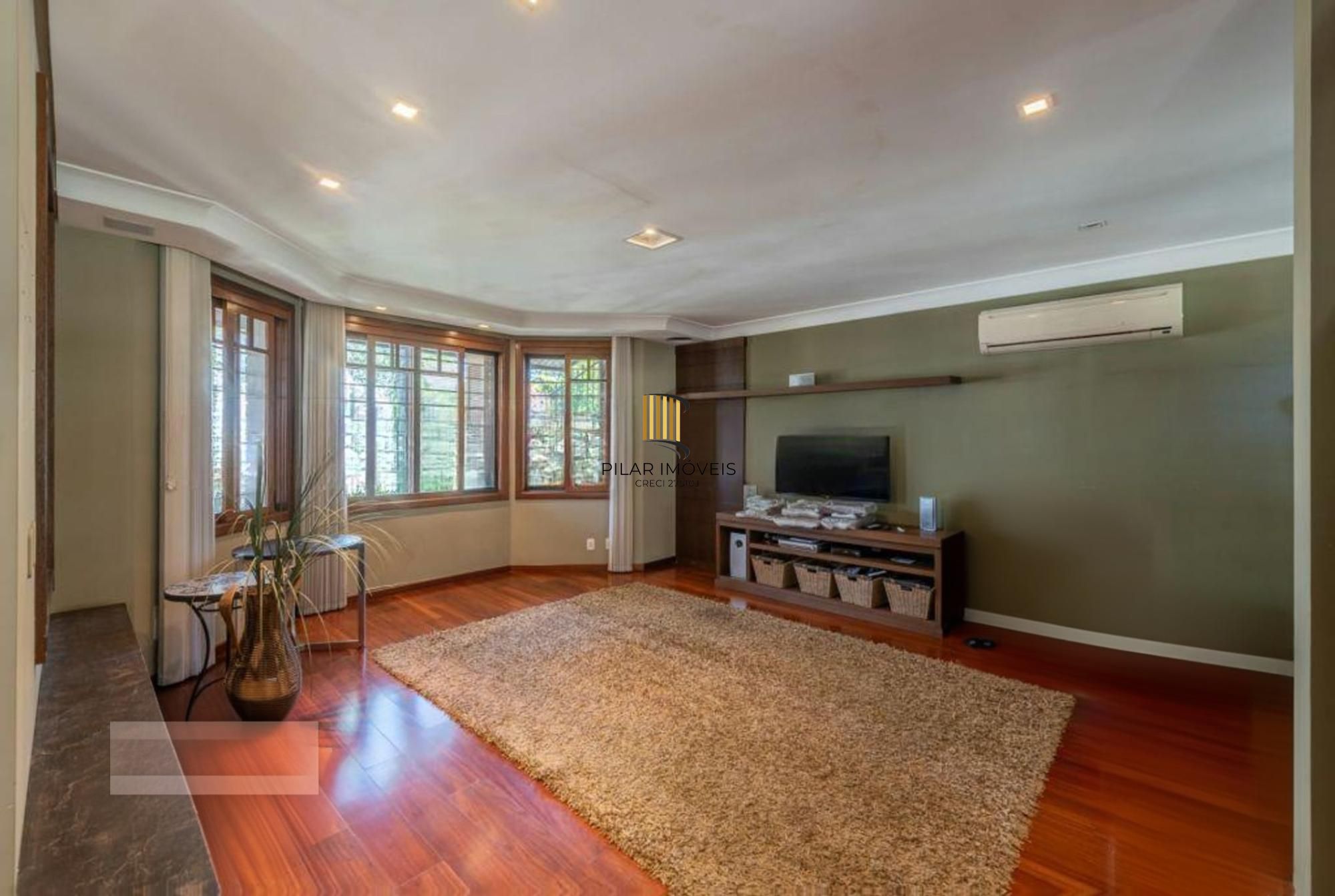 Casa com 5 dormitórios, 2 suítes, 2 vagas,360m² à venda no Jardim Itu Sabará.