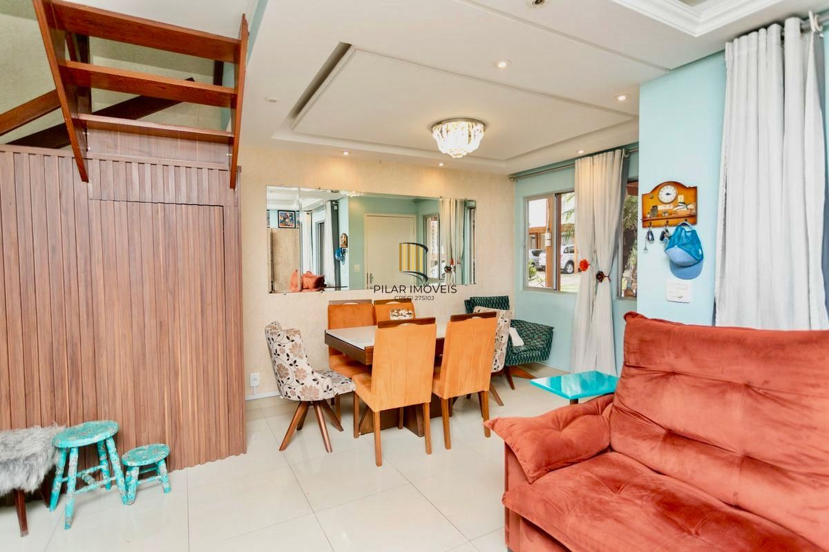 Casa 2 dormitórios 2 vagas cobertas em condomínio com Piscina Porto Alegre - Pilar Imóveis