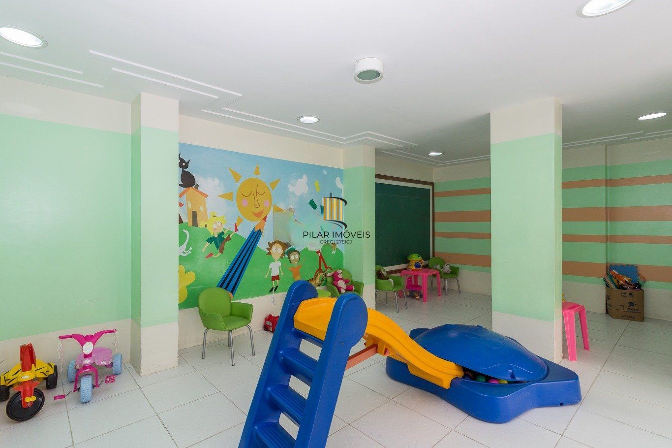 Apartamento 2 Dormitórios com Suíte, elevador e 2 Vagas no Alto Petrópolis