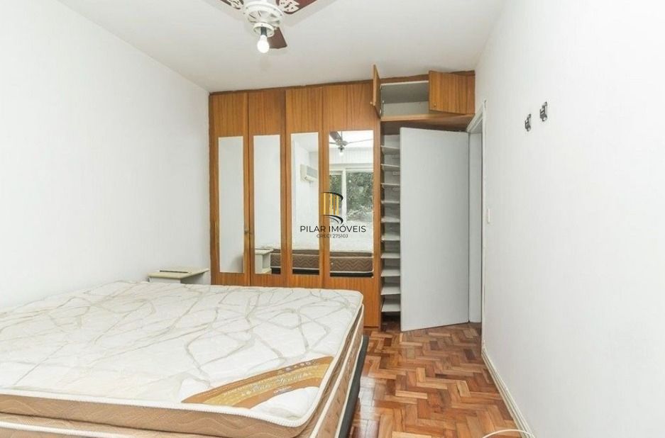 Apartamento de 2 dormitórios com sacada e 1 vaga no Petrópolis.