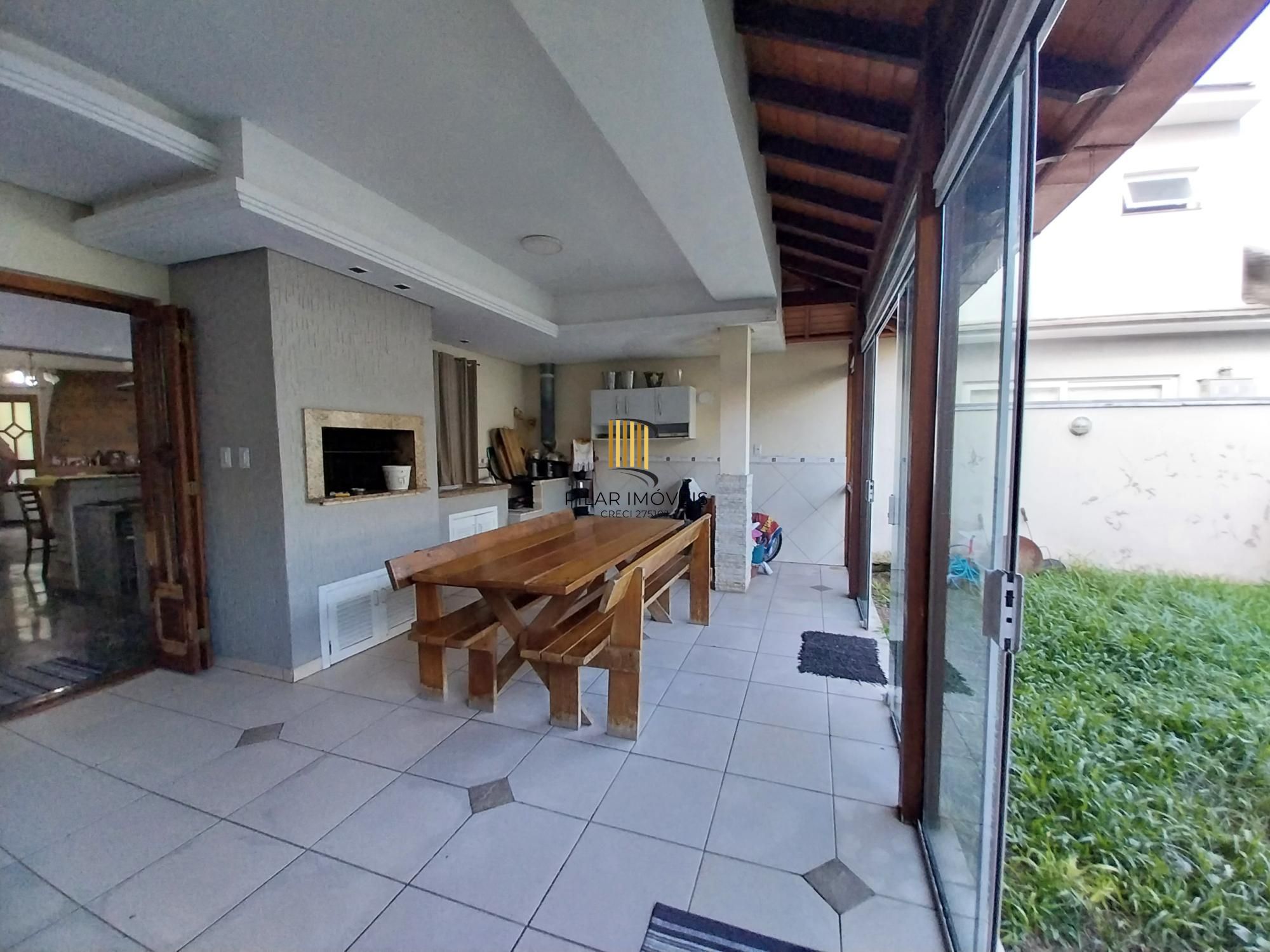 Casa em Condomínio com 4 quartos, 1 suíte e 300m² à venda em Ecoville.