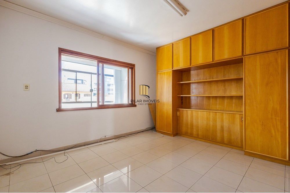 Casa com 4 quartos, 7 vagas e pátio no Bairro Higienópolis