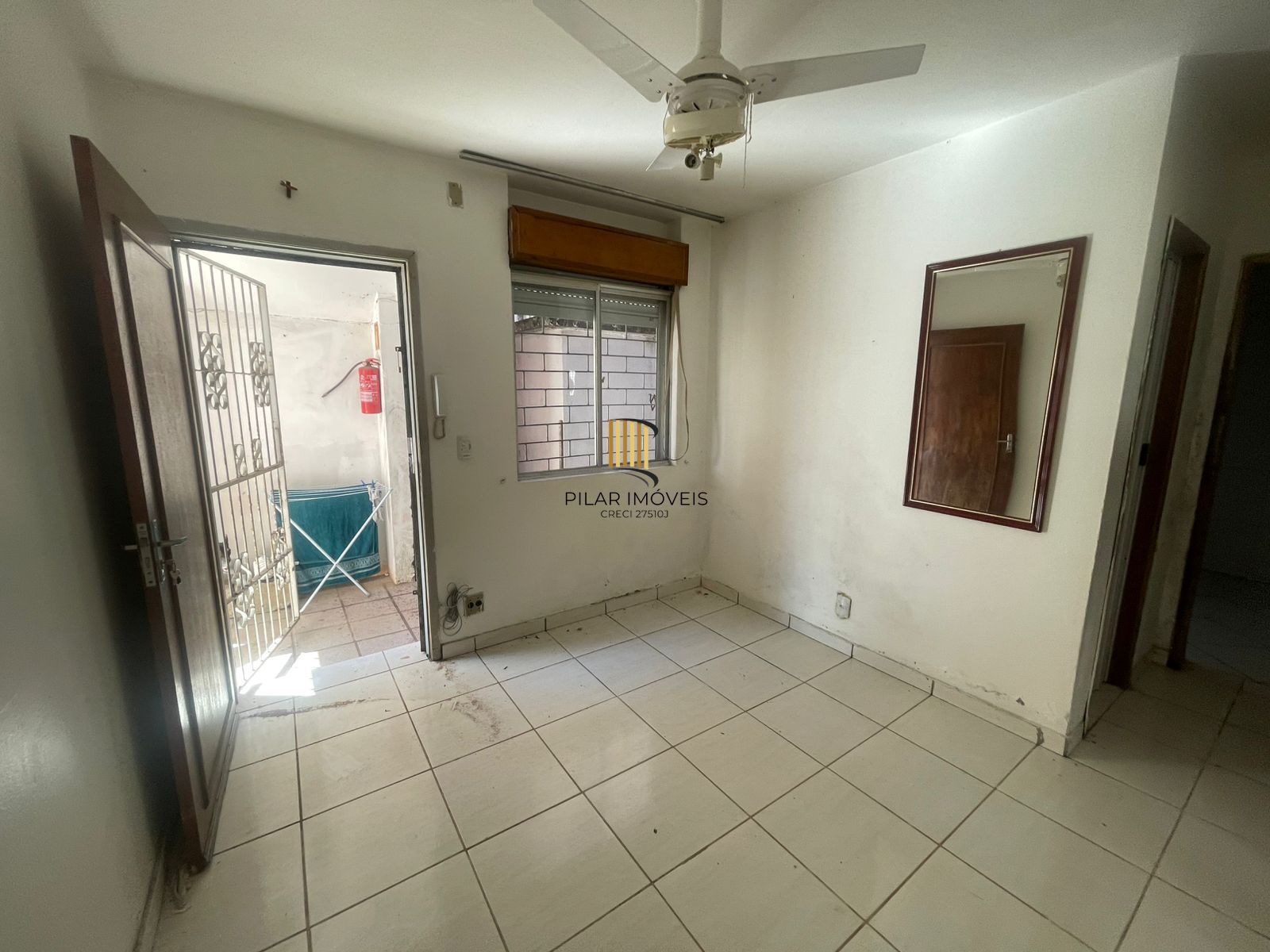 Apartamento térreo com 2 dormitórios no Bairro Parque dos Maias