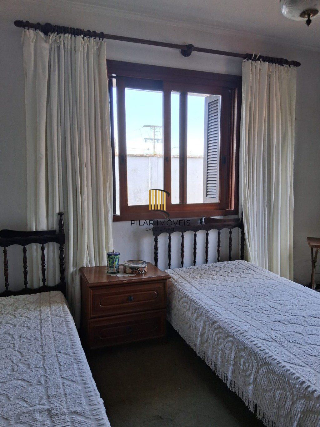 Casa com piscina 4 quartos e 2 vagas no Bairro Jardim Itu