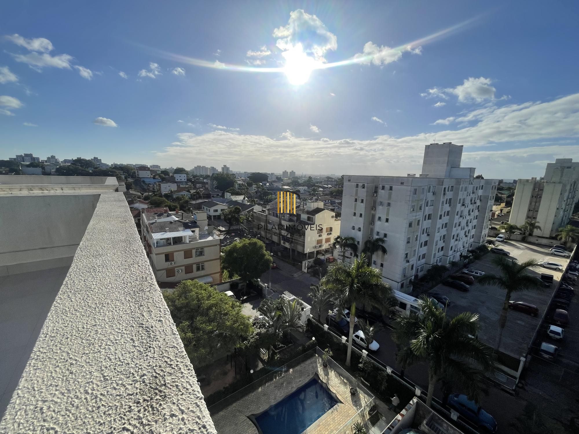 Cobertura semi mobiliada com 3 quartos e 1 vaga de garagem na Rua Sadi Castro.