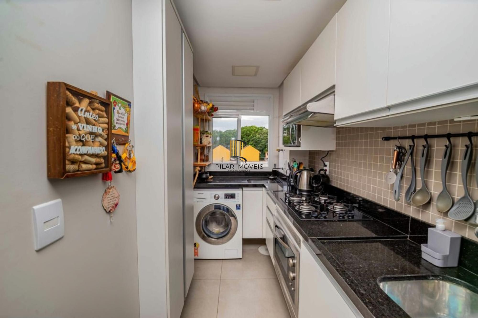 Apartamento de 2 quartos, suíte, elevador, 1 vaga no bairro Ipanema.