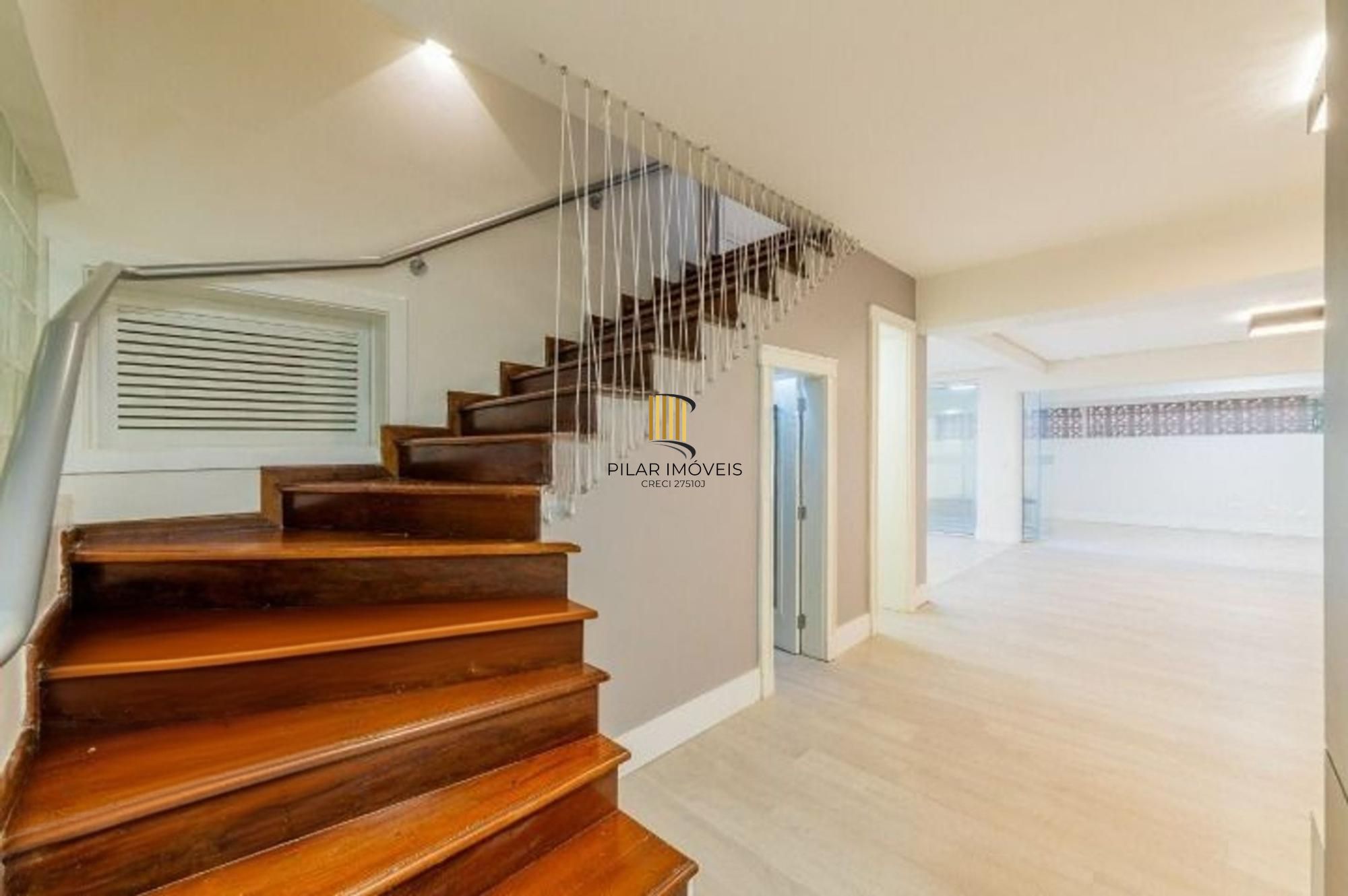 Casa em Condomínio com 5 quartos e 390m² à venda em Boa Vista, Porto Alegre.