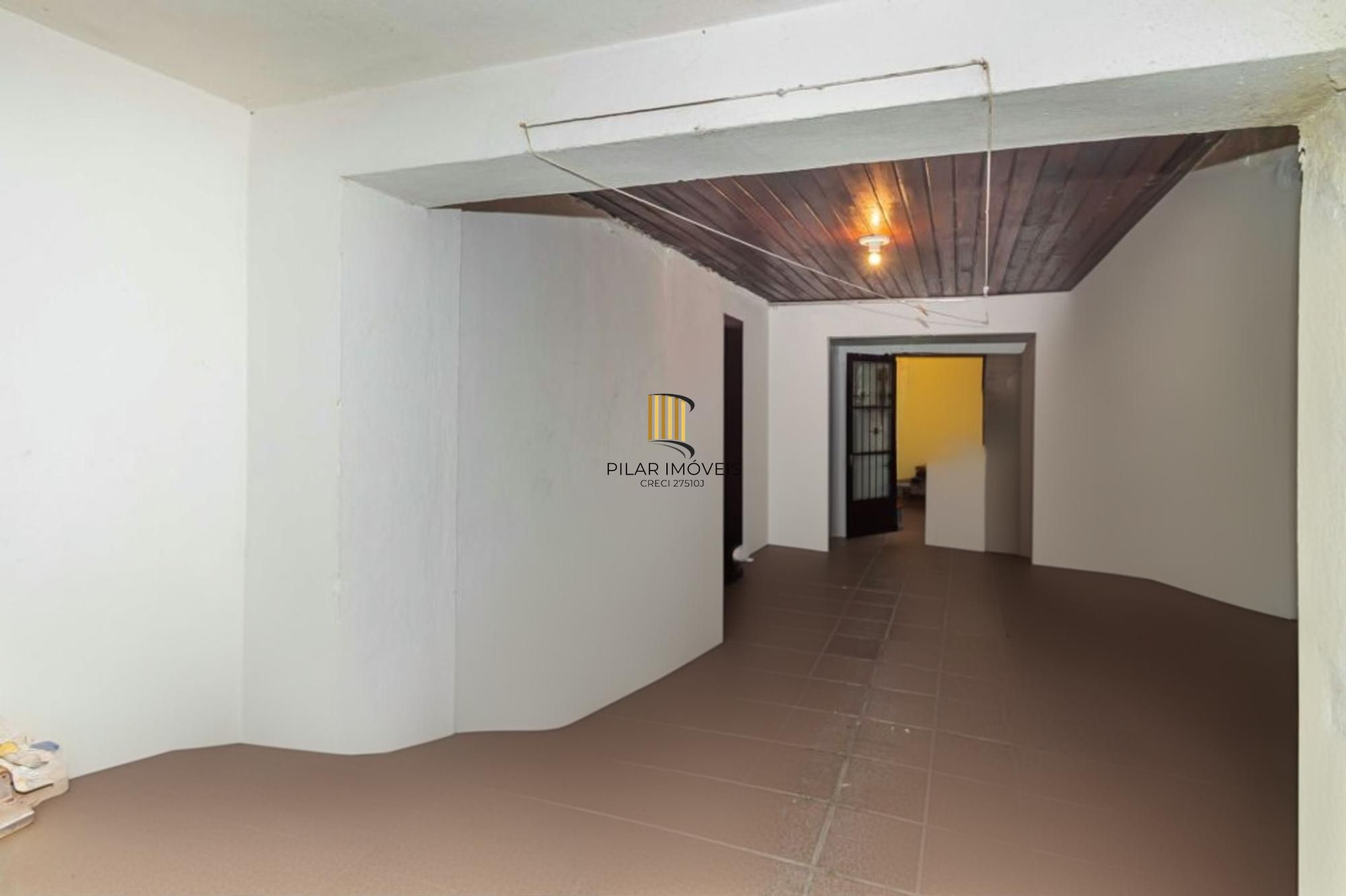 Casa com varanda fechada, 3 quartos, 2 vagas no bairro Farroupilha