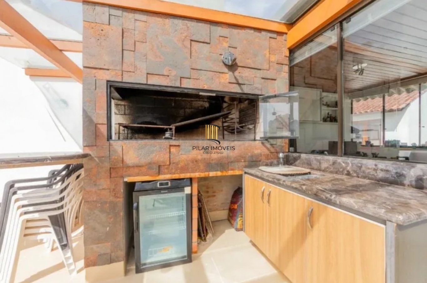 Cobertura 2 quartos, 2 vagas à venda no Petrópolis.