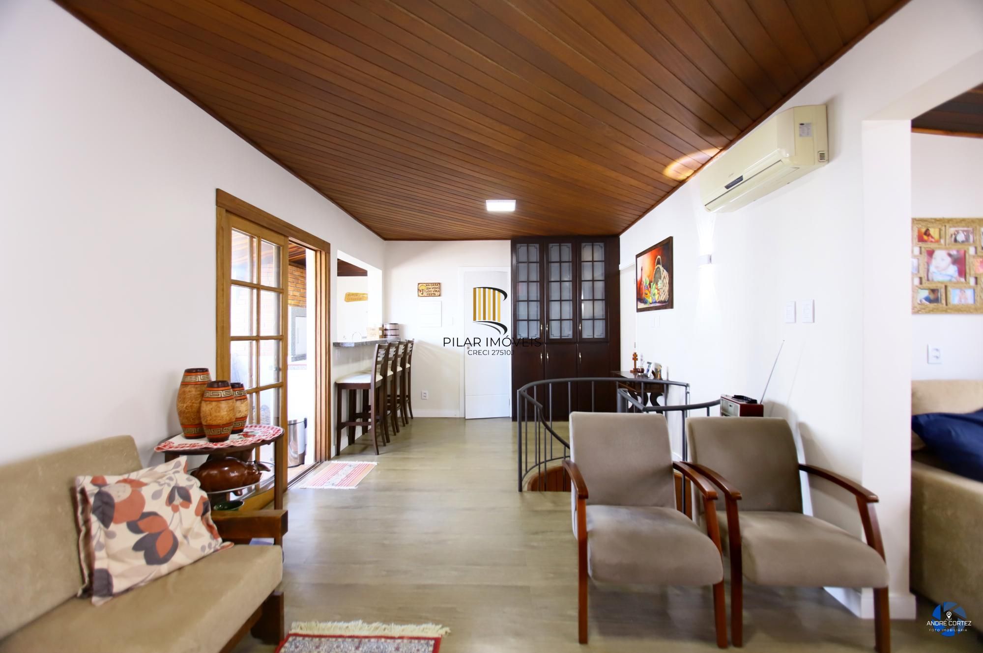 Cobertura com 3 dormitórios e 2 vagas no Bairro Santana