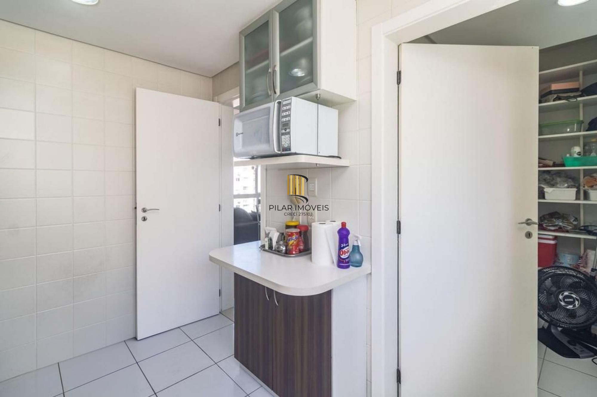 Apartamento 3 quartos, 3 suítes, elevador e 3 vagas bairro Passo da Areia.