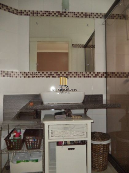 Casa com 4 dormitórios, 1 suíte, 260 m² privativos, 3 vagas no Ecoville.