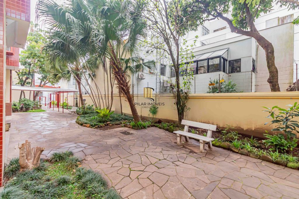 Apartamento com 3 quartos, vaga e elevador no Bairro Menino Deus