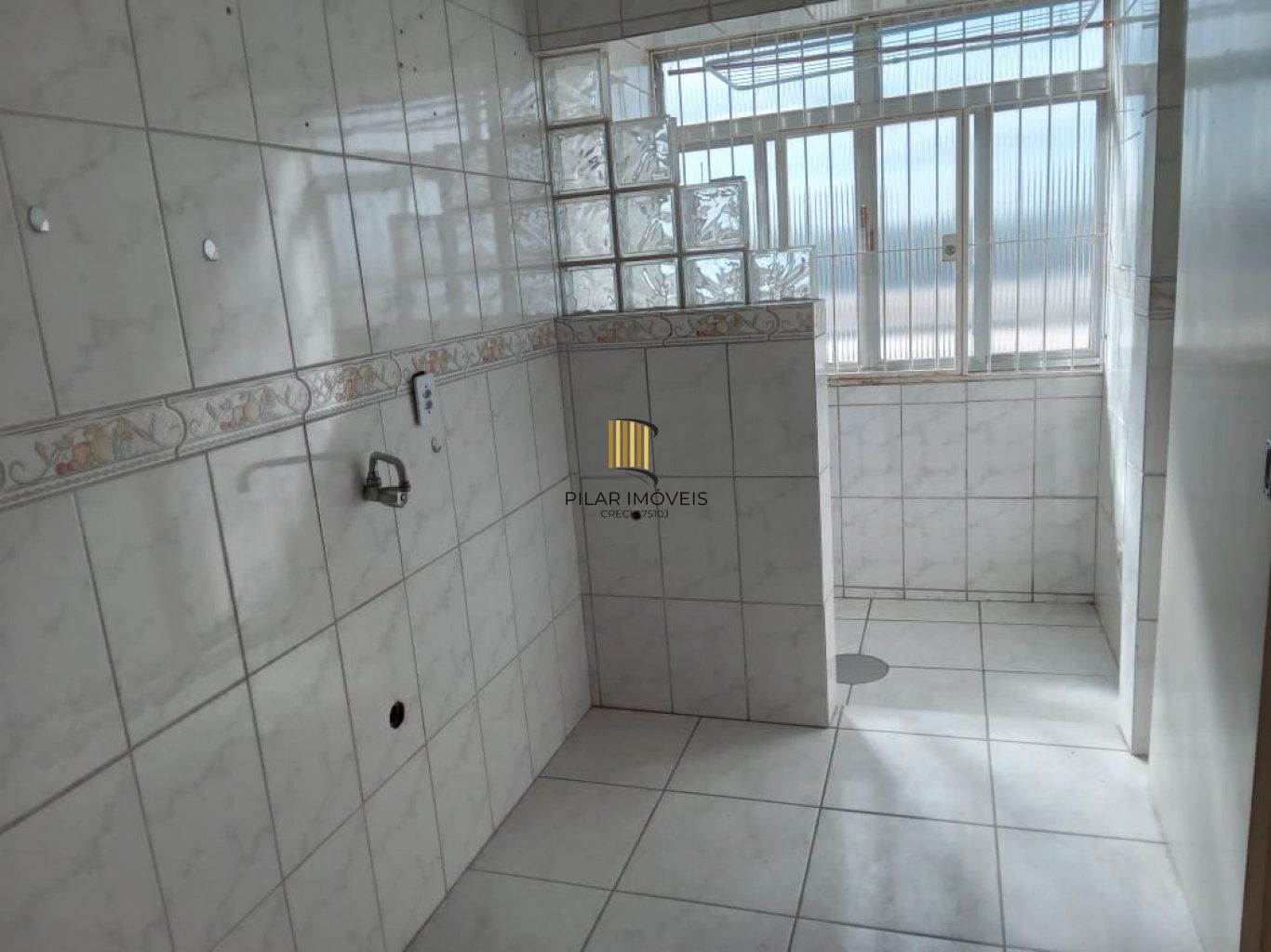 Apartamento com 1 quarto e 1 vaga de garagem no Bairro Sarandí
