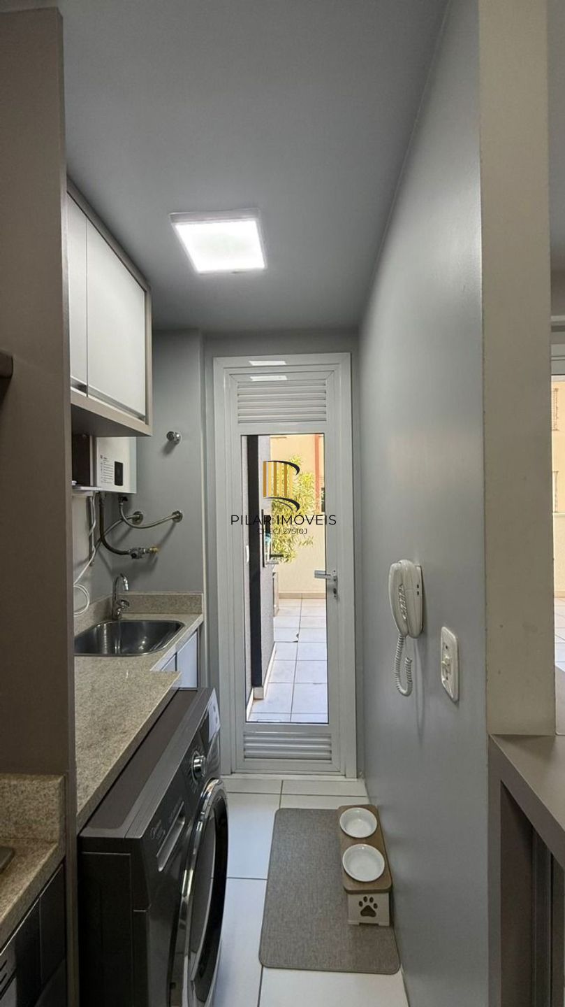 Apartamento de 2 dormitórios, elevador e 1 vaga de garagem em Canoas.