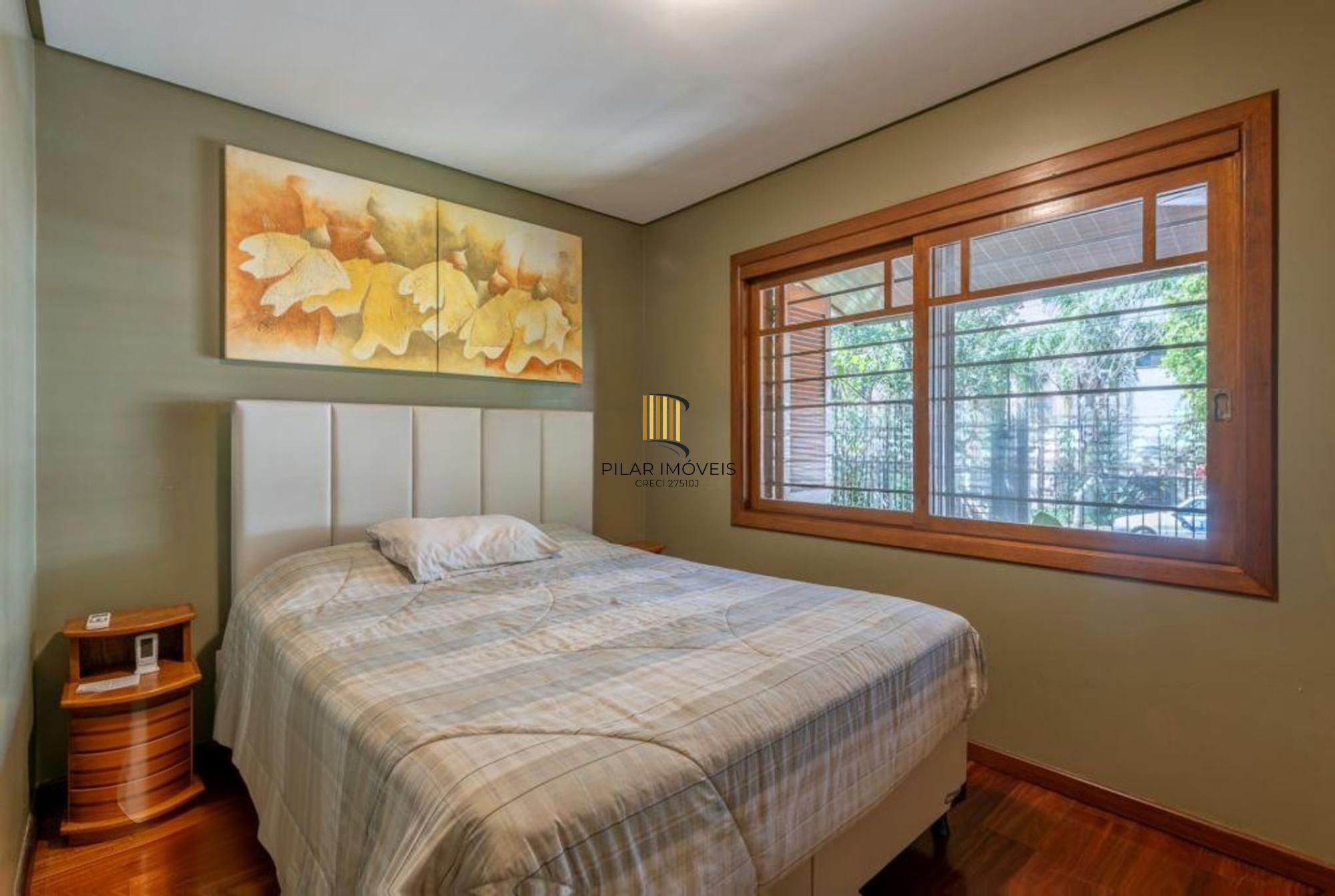 Casa com 5 dormitórios, 2 suítes, 2 vagas,360m² à venda no Jardim Itu Sabará.