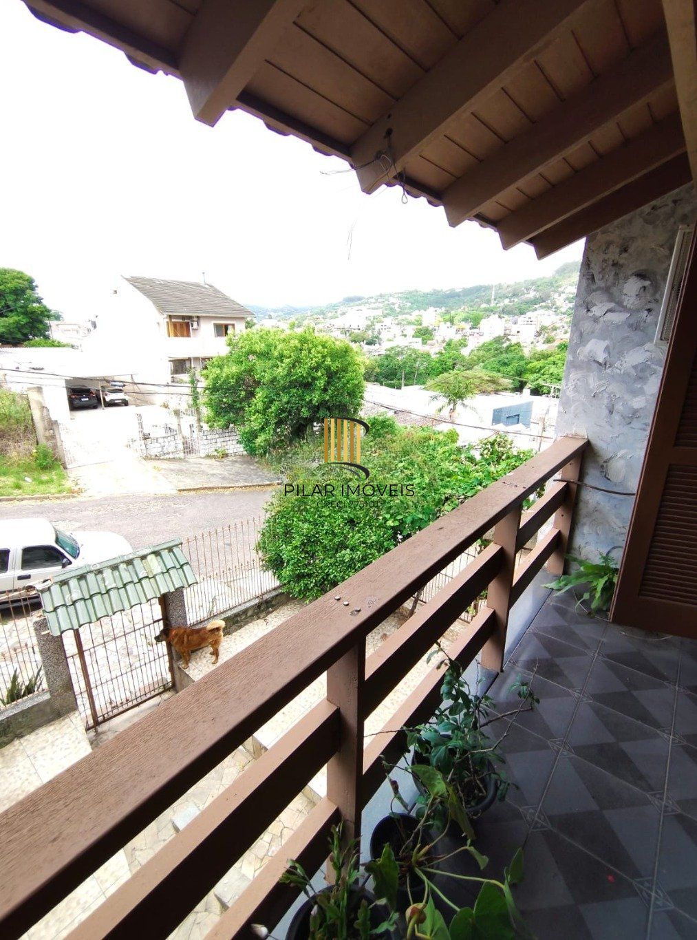 Casa com 3 Quartos, 3 Banheiros, 2 vagas No Bairro Nonoai.