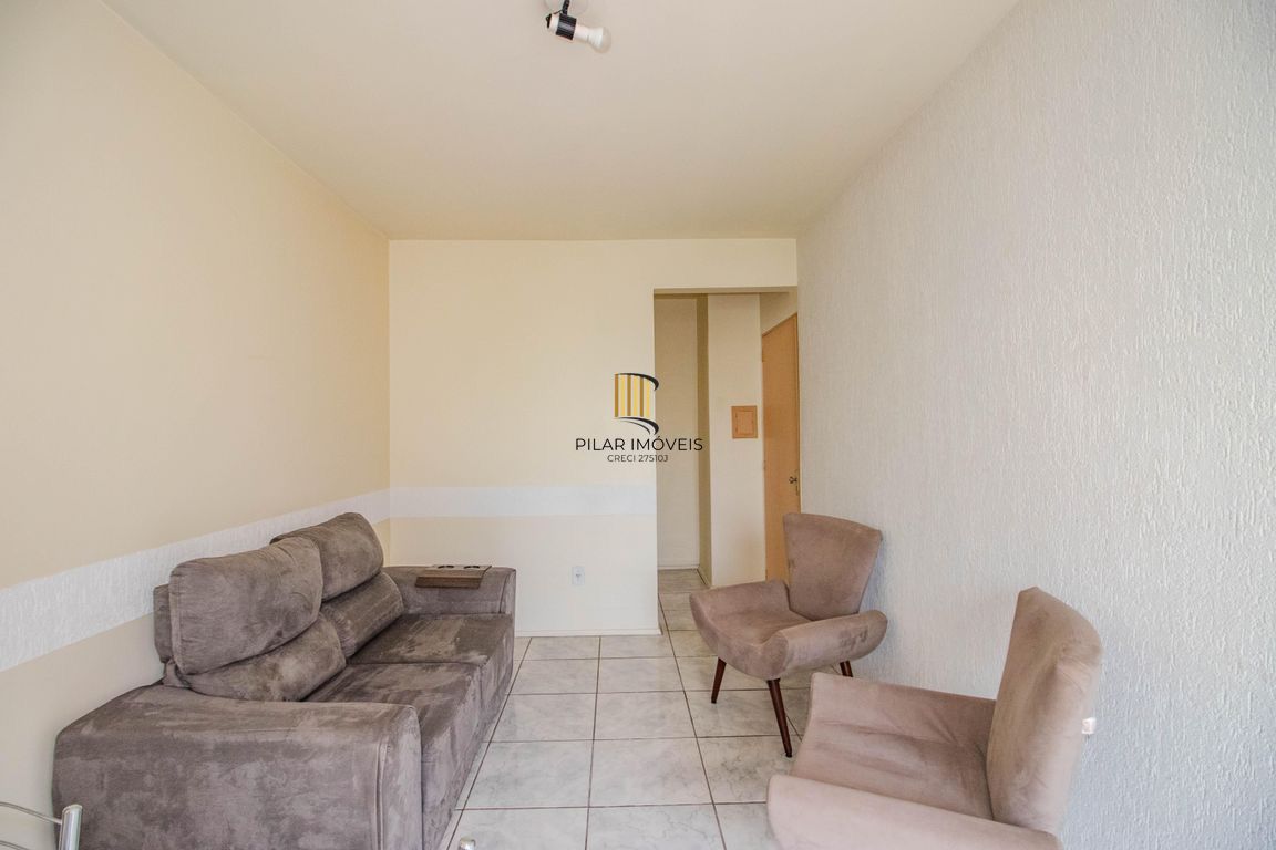 Apartamento 2 dormitórios com Sacada e 1 vaga de garagem na Rua Sadi Castro.