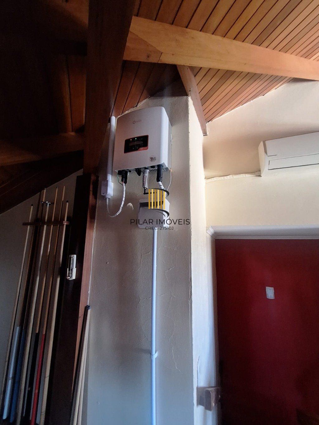 Casa 5 dormitórios, 1 suíte,  piscina e 2 vaga de garagem em Canoas.