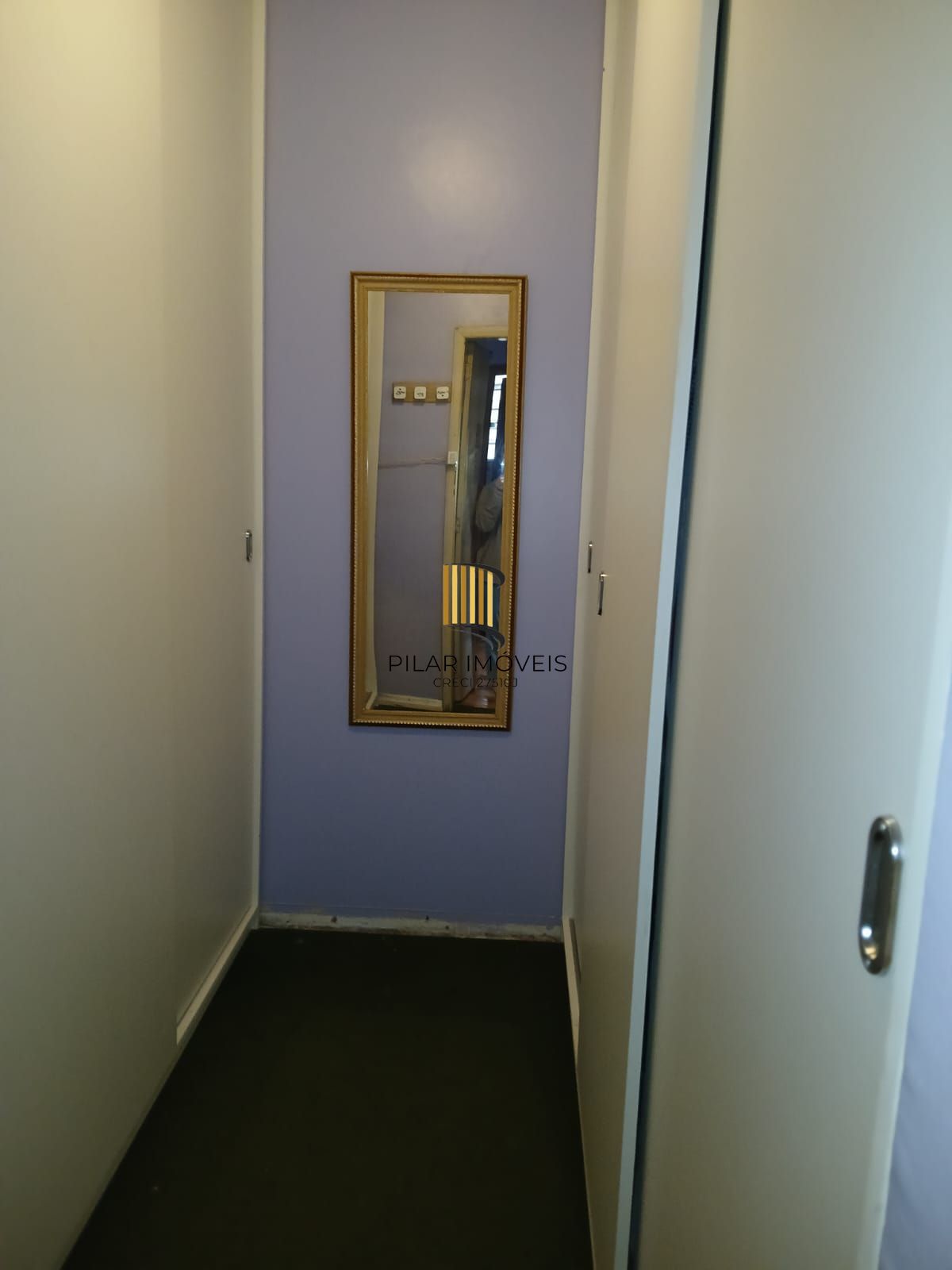 Apartamento com 2 dormitórios e 1 vaga de garagem no Bairro Floresta.