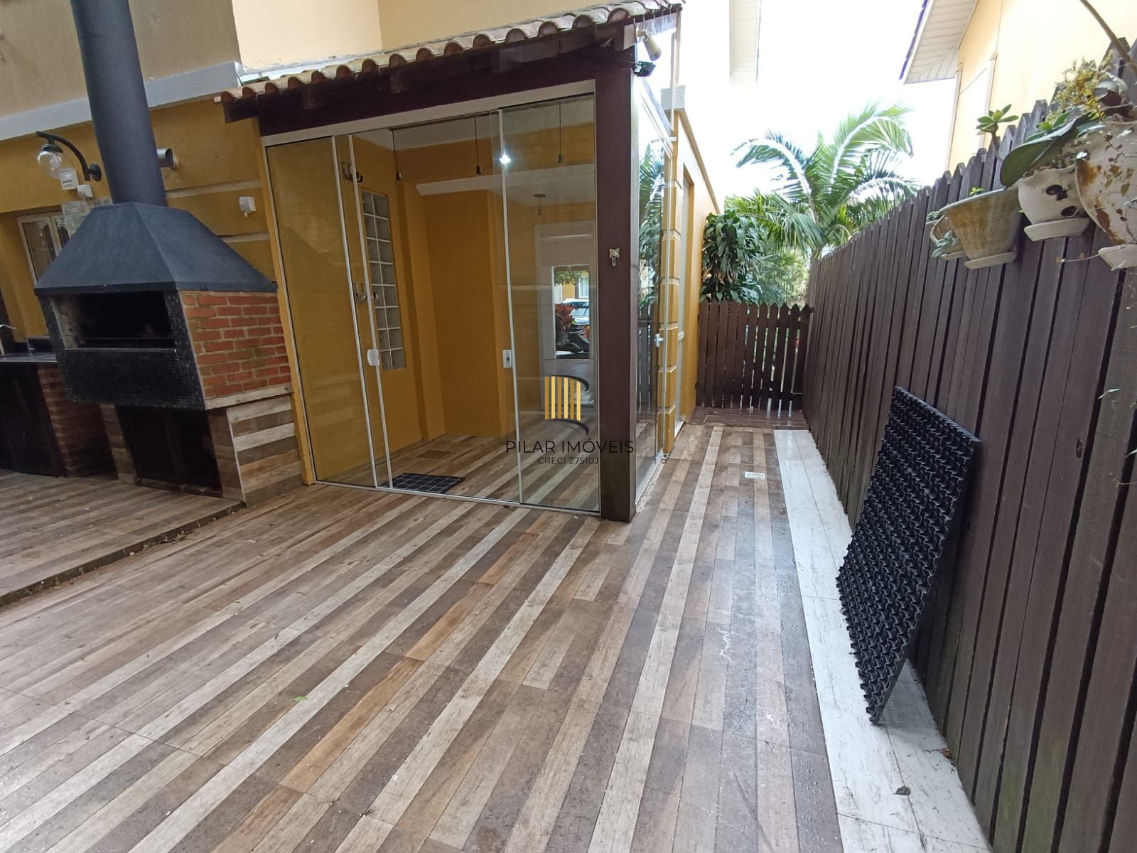 Casa em condomínio de 3 quartos, suíte e 2 vagas no bairro Mário Quintana