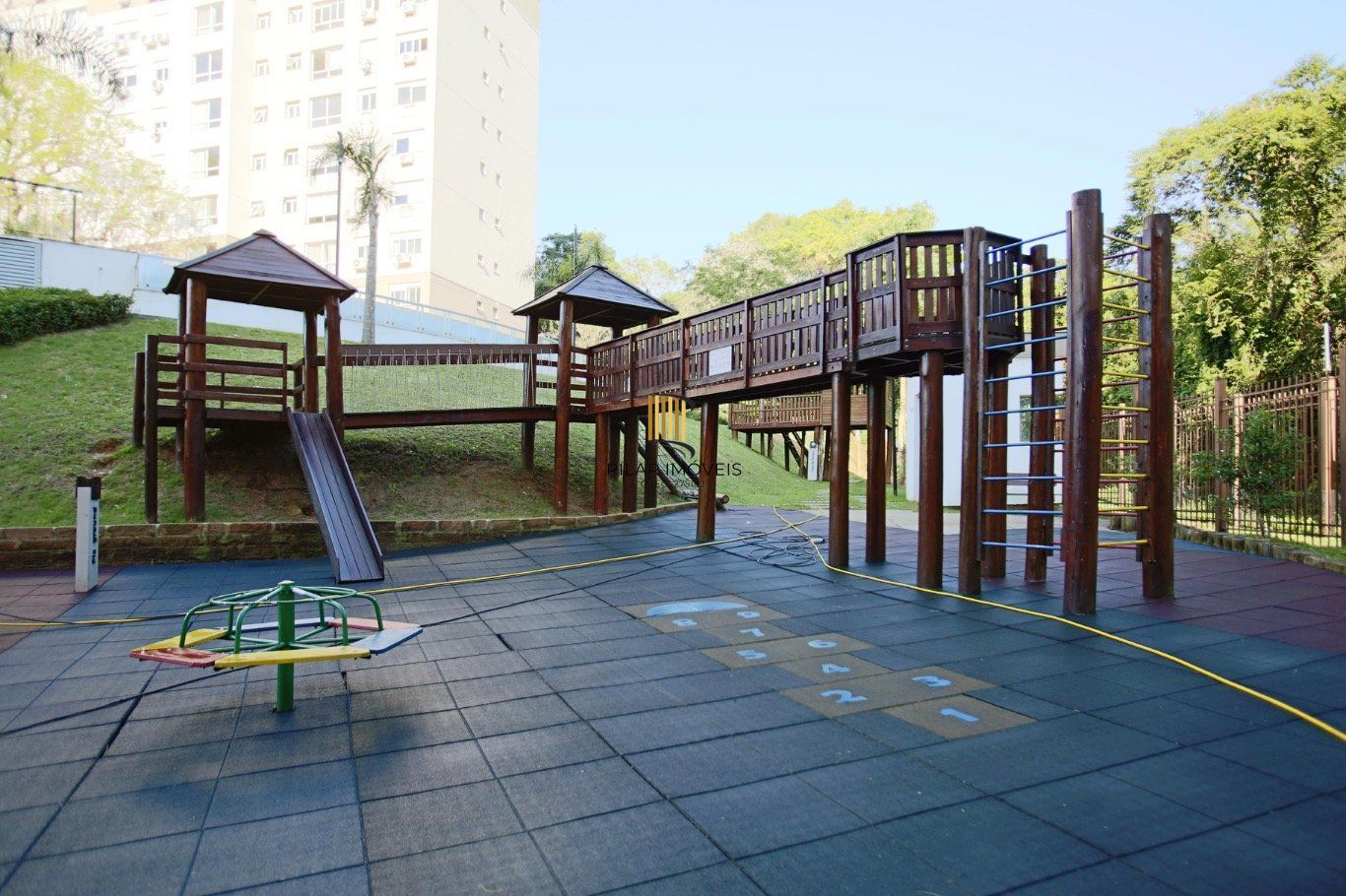 Apartamento 2 Dormitórios com Elevador e 2 Vagas à Venda no Jardim Carvalho