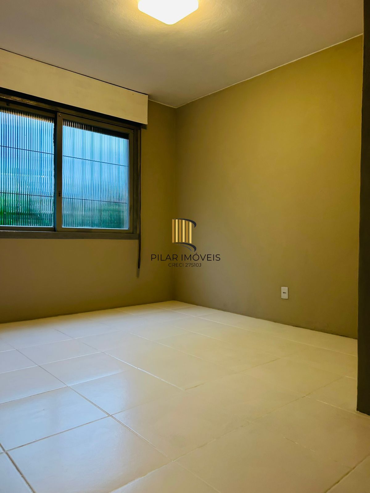 Apartamento térreo com 2 quartos e vaga de garagem no bairro Parque Dos Maias