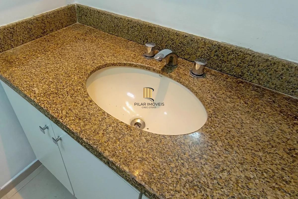 Apartamento com 3 Dormitórios, elevador vaga e 2 Sacadas no Menino Deus