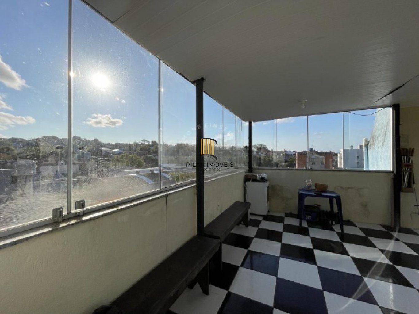 Casa geminada com 3 quartos, vaga de garagem e sacada no bairro Jardim Sabara