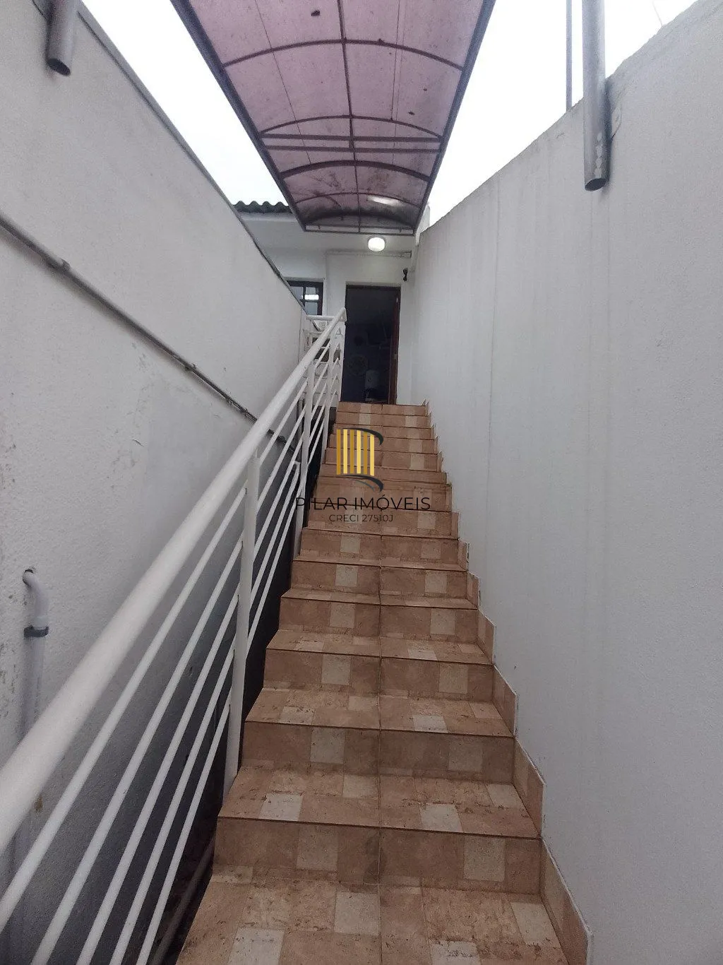 Casa de 5 dormitórios, piscina e 4 vagas de garagem em Canoas.
