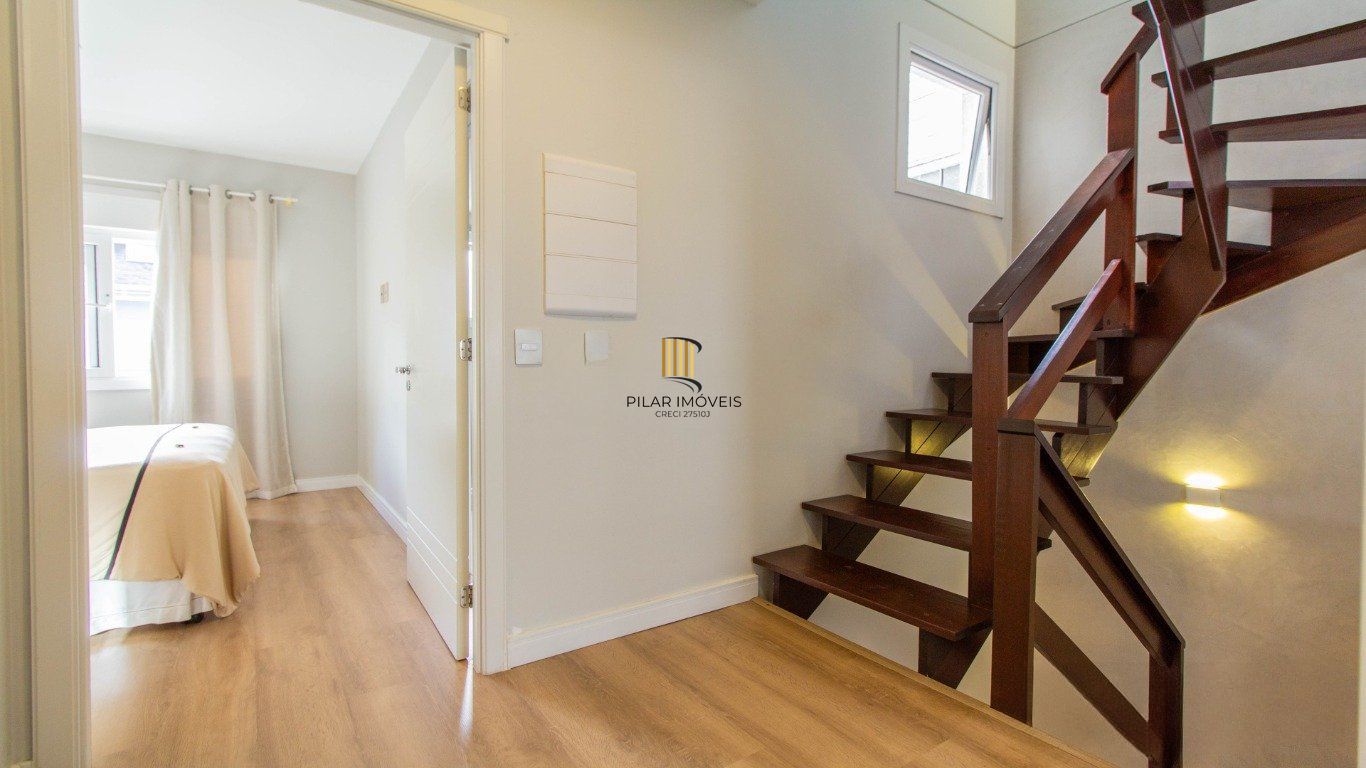 Casa em Condomínio com 3 quartos, 3 suítes, 2 vagas e 195m² no Jardim Carvalho.