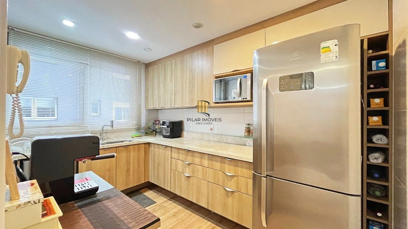 Apartamento com 3 quartos, 3 suítes e 128m² à venda em Menino Deus.