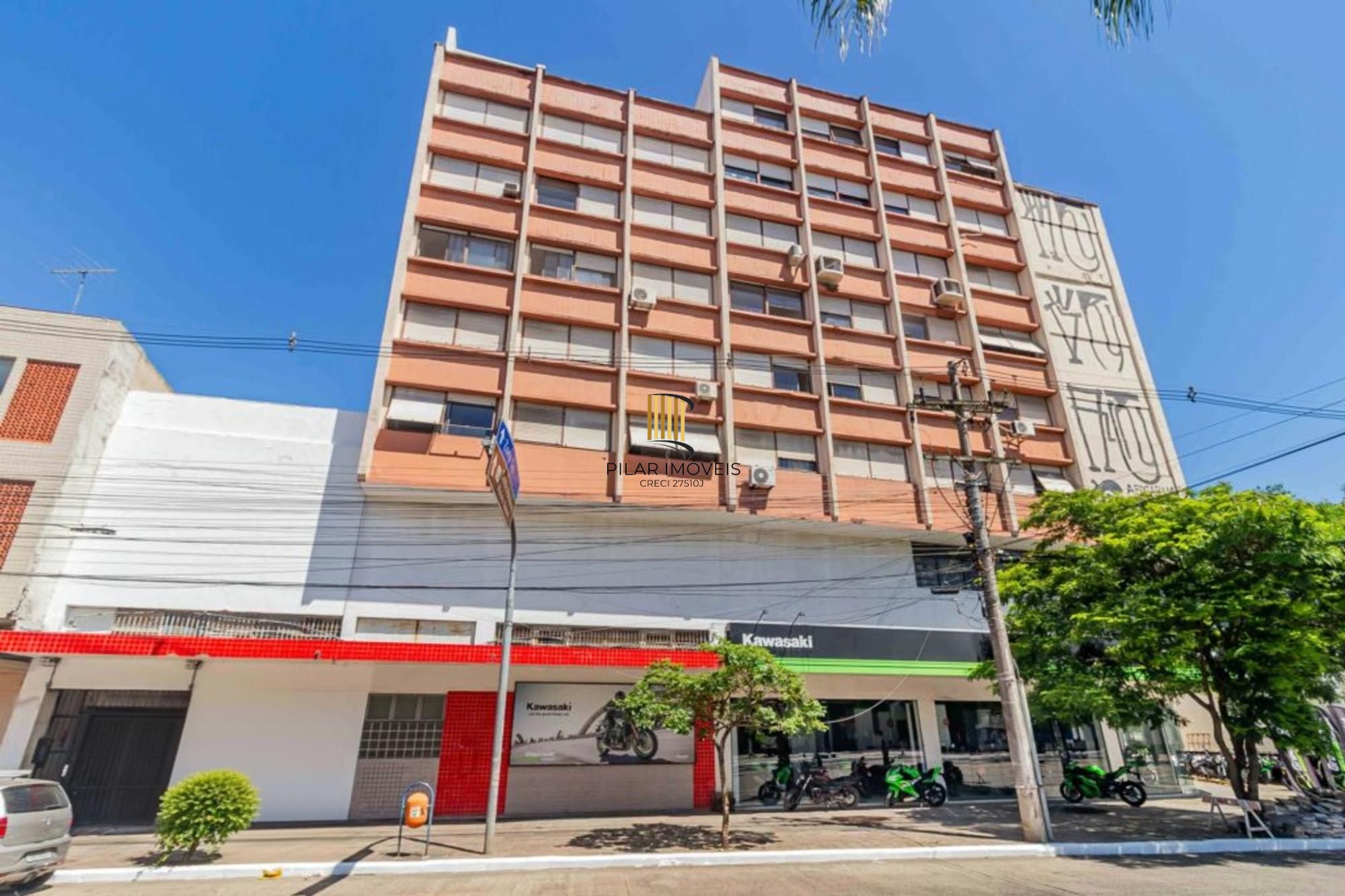 Apartamento com 2 quartos, elevador semi mobiliado no bairro Floresta.