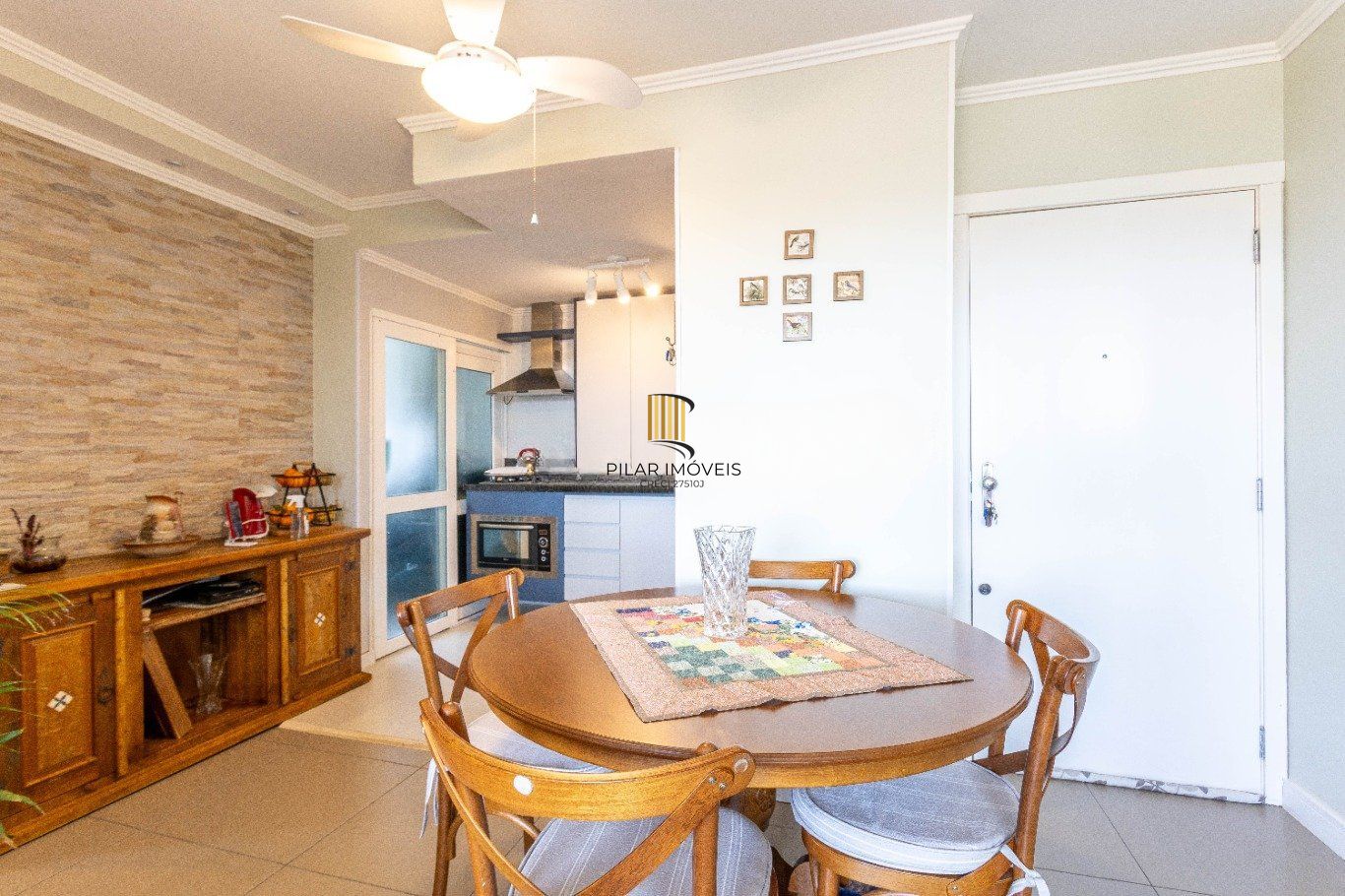 Apartamento de 3 quartos, suíte, elevador, 1 vaga no bairro Vila Ipiranga.