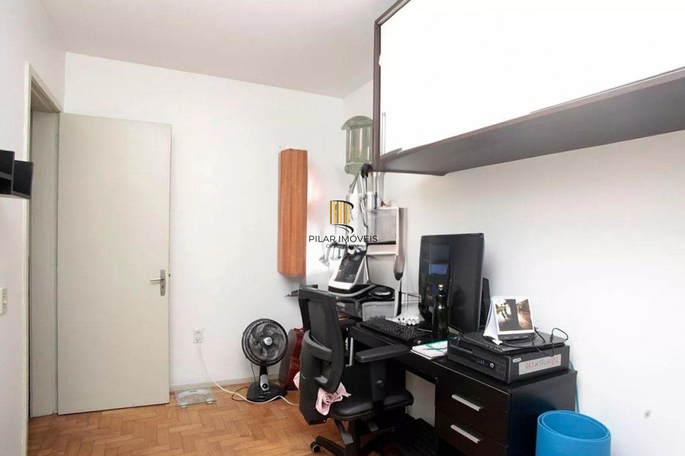 Apartamento semi mobiliado com 2 dormitórios na Sofia Veloso.