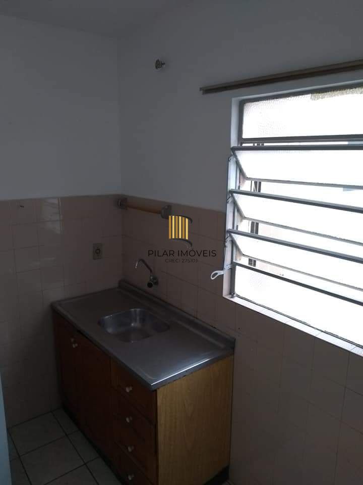 Apartamento com 1 quarto e portaria 24hrs e interfone no bairro Sarandi