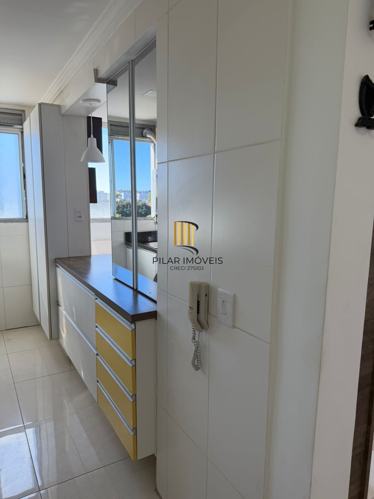 Apartamento 3 dormitórios com Suíte Semi Mobiliado com Vaga de Garagem