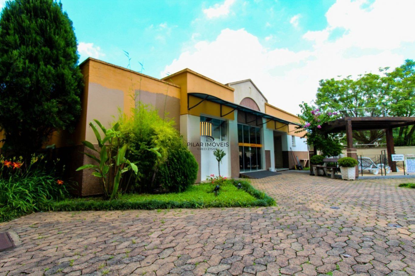 Apartamento com 2 dormitórios, 1vaga de garagem e elevador no centro de Canoas.