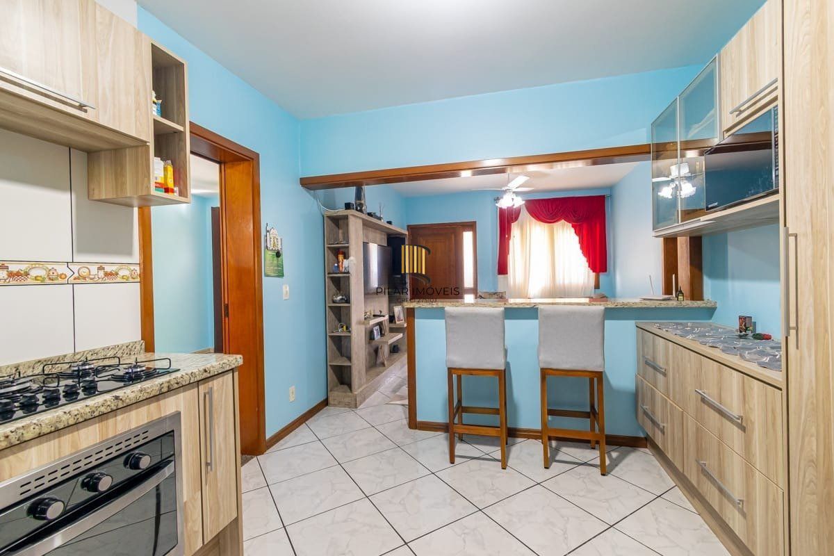 Casa de 2 dormitórios e 1 vagada de garagem em Cachoeirinha.